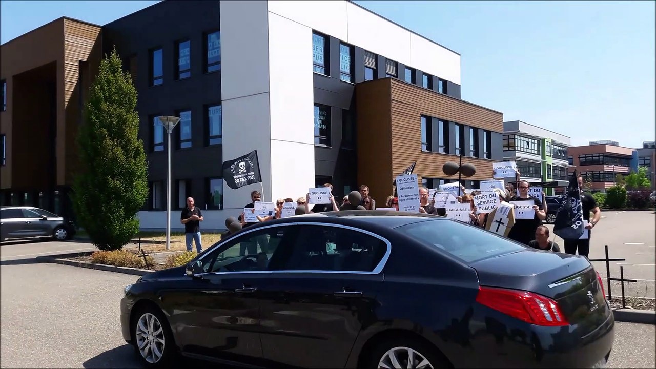 Mouvement de protestation des agents du centre des finances publiques à Molsheim