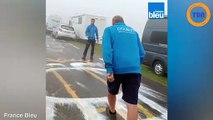 Un homme fait disparaître les ph*llus peints sur les  routes du Tour de France !