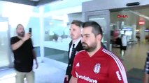 Beşiktaşlı kadın taraftar tepki gösterdi: Orhan Ak'ı istemiyoruz