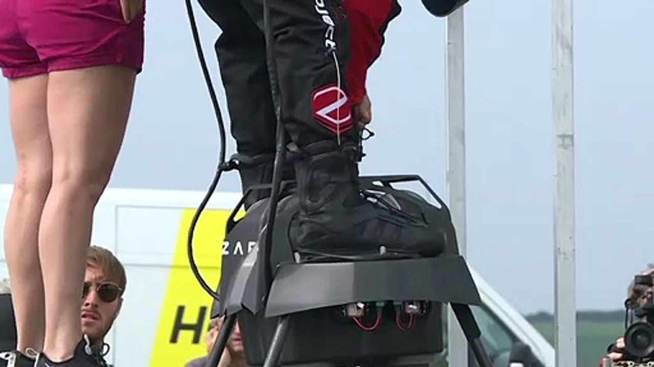 'Fliegender Mann' Zapata probt Flug über den Ärmelkanal