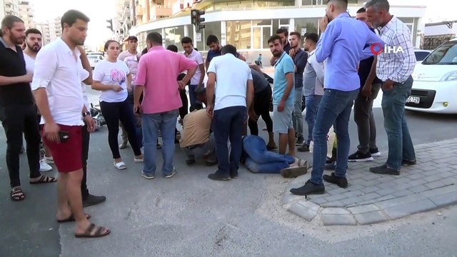 Trafik kazasını gören sağlık görevlisi yaralıların başından ayrılmadı