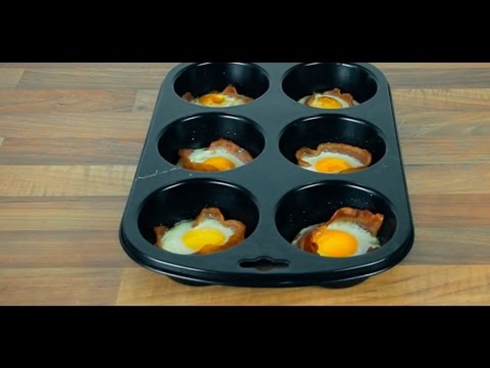Wickel Bacon ringförmig in eine Muffinform, schlage ein Ei auf und ab in den Ofen damit!