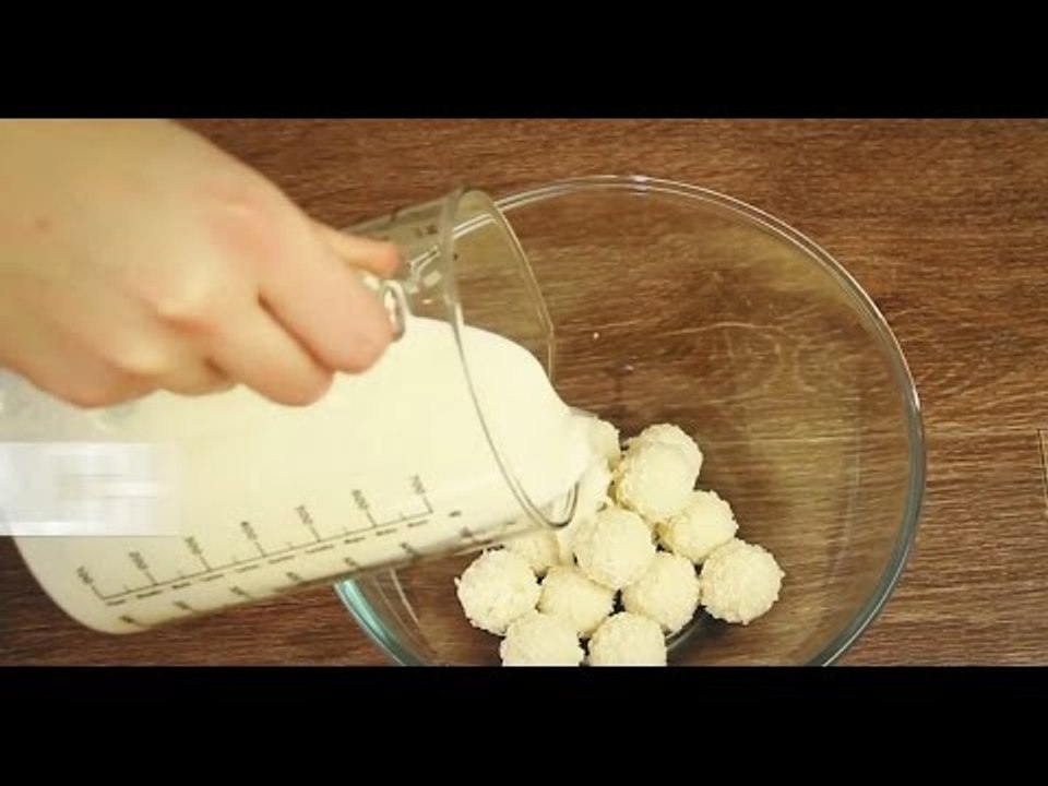 Zuerst gibt man den Raffaellos ein Milchbad, dann werden sie püriert. Perfekt für den Feierabend!