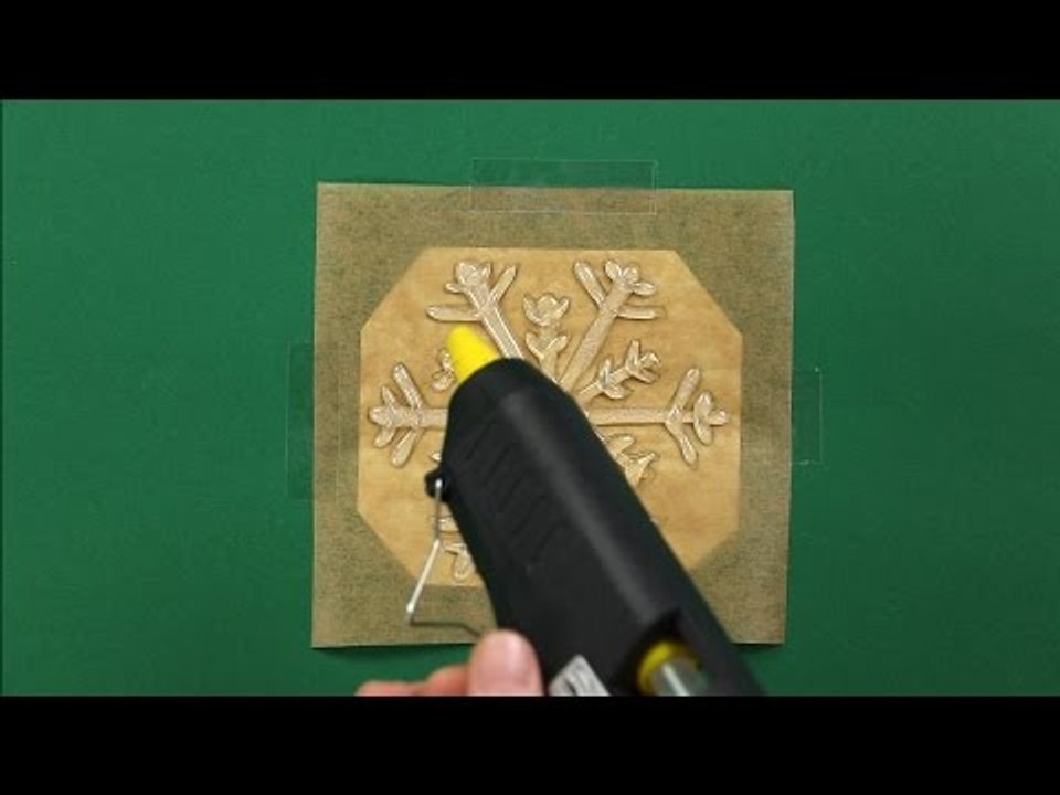 Etwas Heißkleber, und deine Fenster sehen aus wie eine Märchenlandschaft.