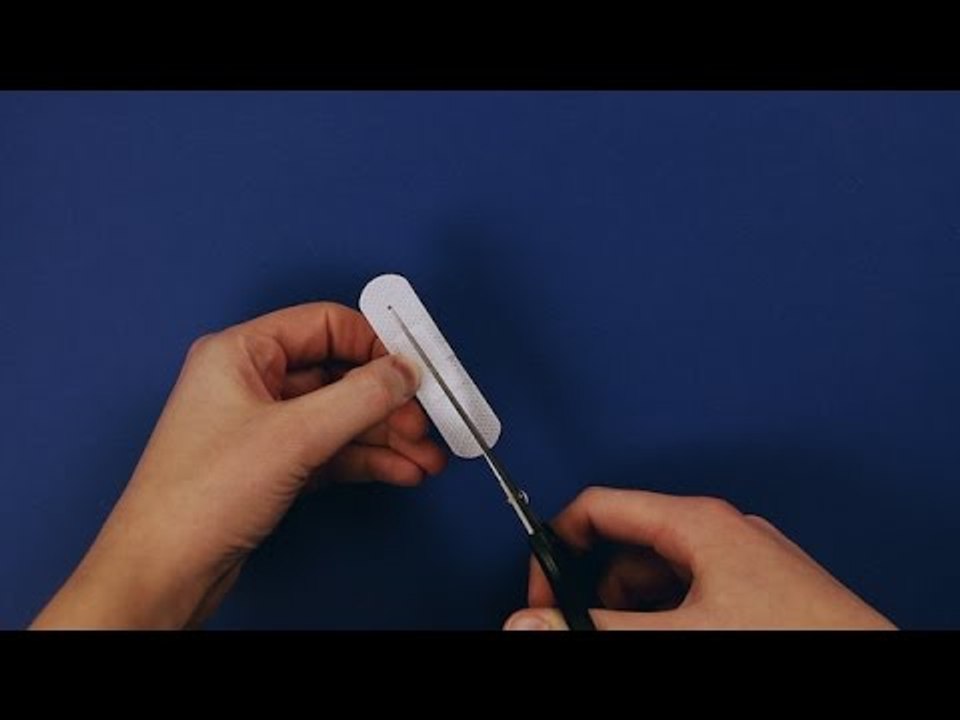 Pflaster perfekt für Fingerkuppen schneiden. Tipp für Pflaster am Finger und Fingerkuppenpflaster.