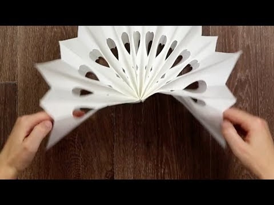 Alles, was du für diese Weihnachts Deko brauchst, hast du schon Zuhause. Schnell nachmachen!