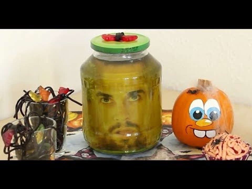Schaurige Deko für deine Halloween-Party: abgetrennter Kopf im Glas