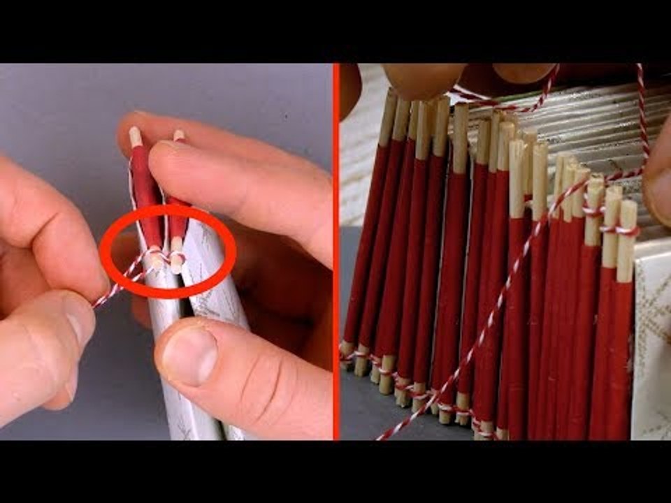 Binde die plattgedrückten Klopapierrollen an den Holzspießen zusammen! Es ist Zeit dafür.