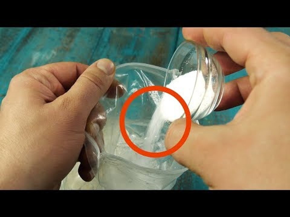 Kippe Salz in den Doppelbeutel. Am Ende strahlen Kinderaugen.