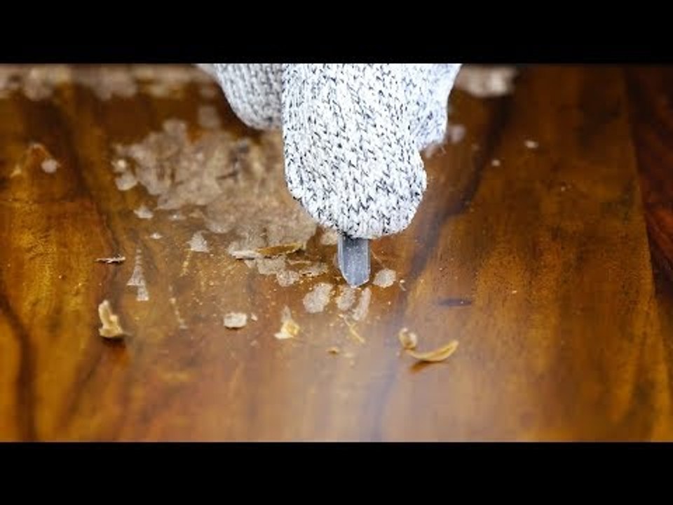 Tisch wird mit Kerben überzogen. Danach passiert DAS!