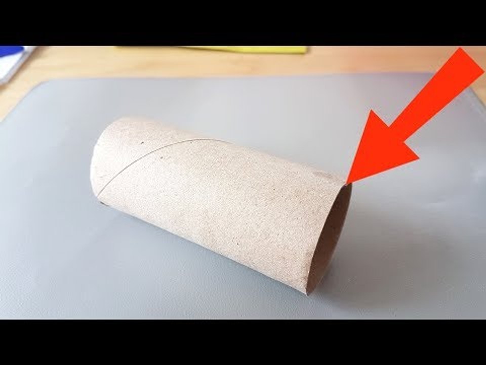Bring das nächste Mal vom Klo eine Rolle mit und tunke sie in Farbe. Das wird so hübsch!