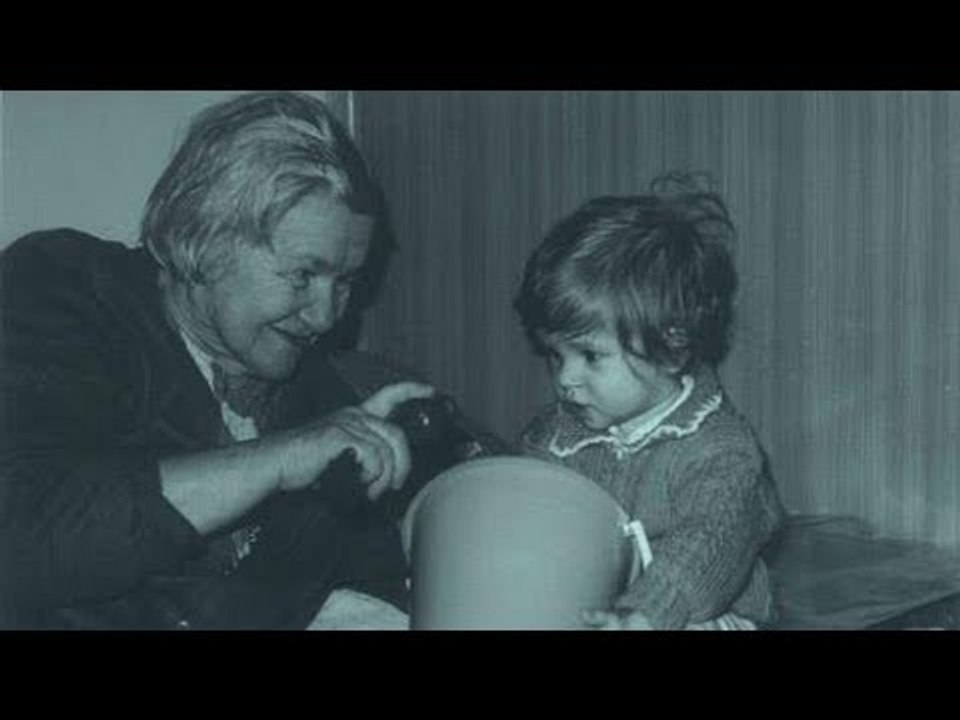 Um sie zu retten, legt die Frau Kinder zwischen Leichen.