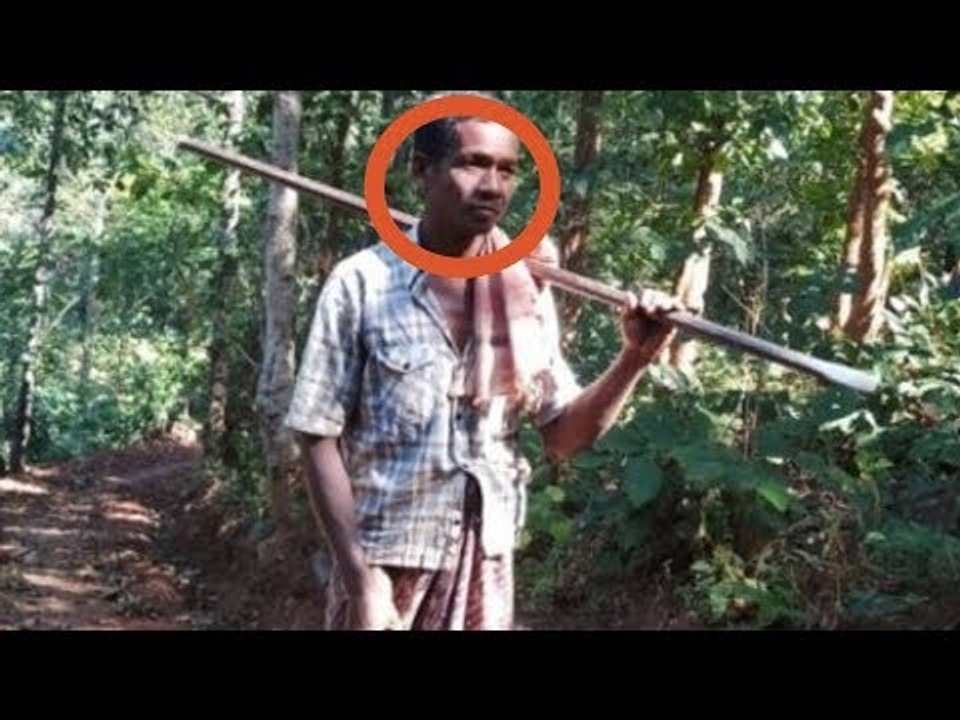 Der Vater kriegt einen Schock, als er die Füße der Kin...