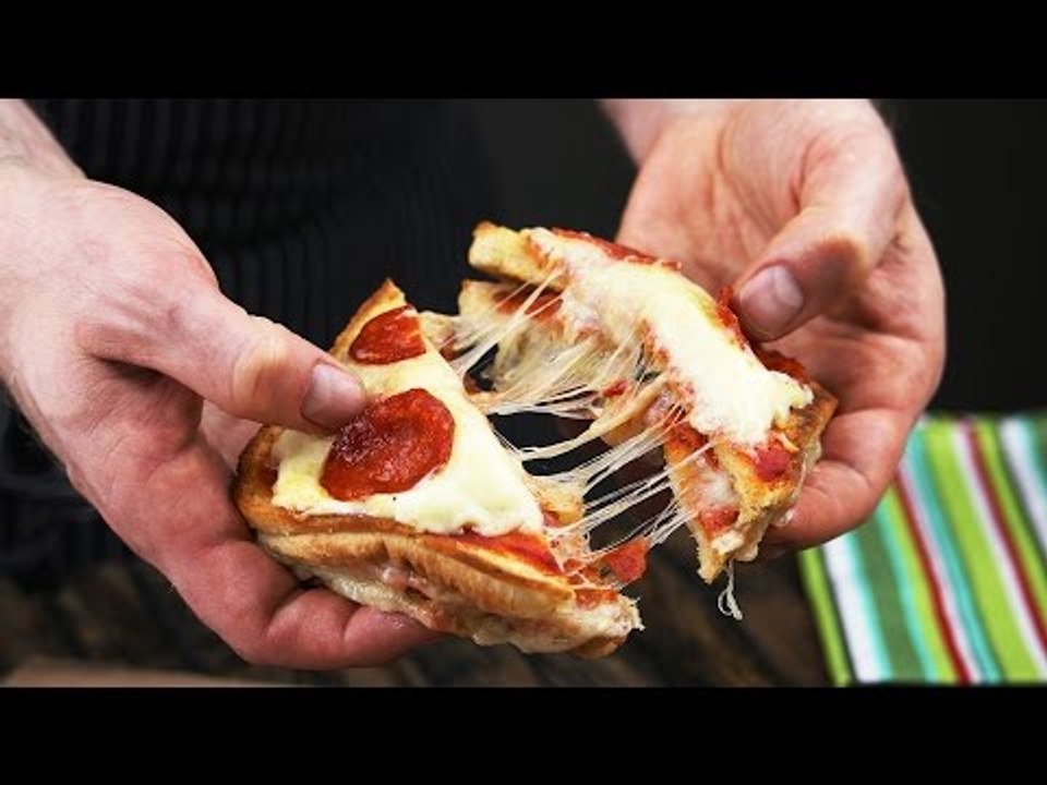 Handlicher als eine Calzone: das Pizza-Sandwich.