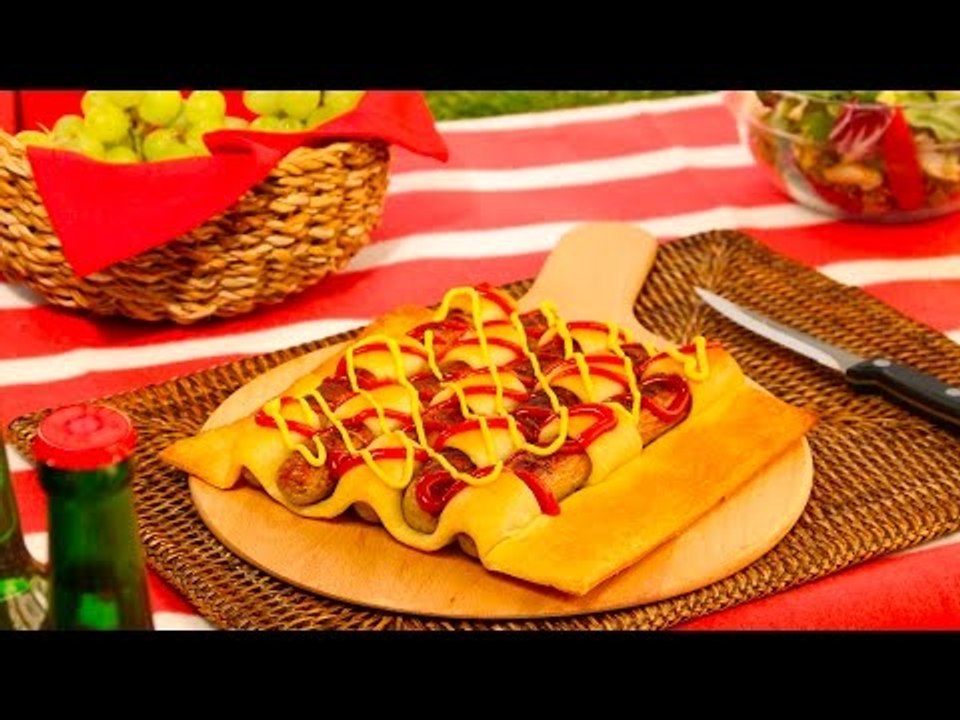 Erst grillen, dann backen: Bratwurst-Pizza überzeugt im Flechtgewand.