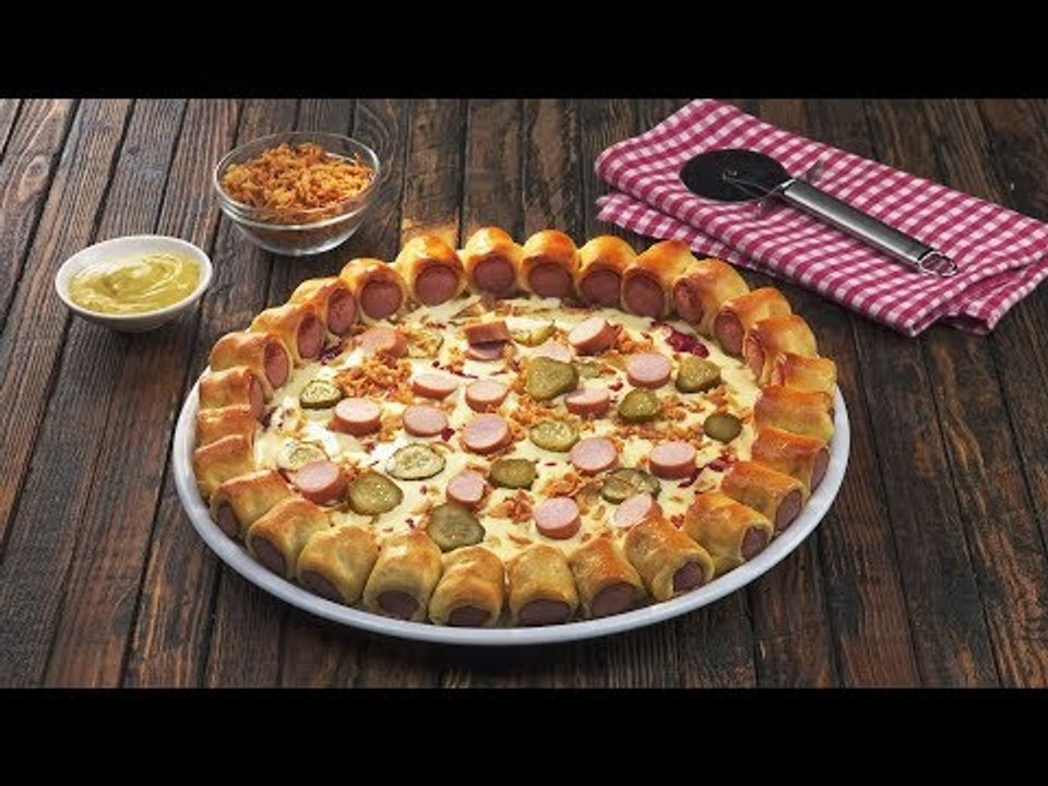 Köstliche Hot Dog-Pizza mit Käsesenfsoße bringt dich zum Niederknien.