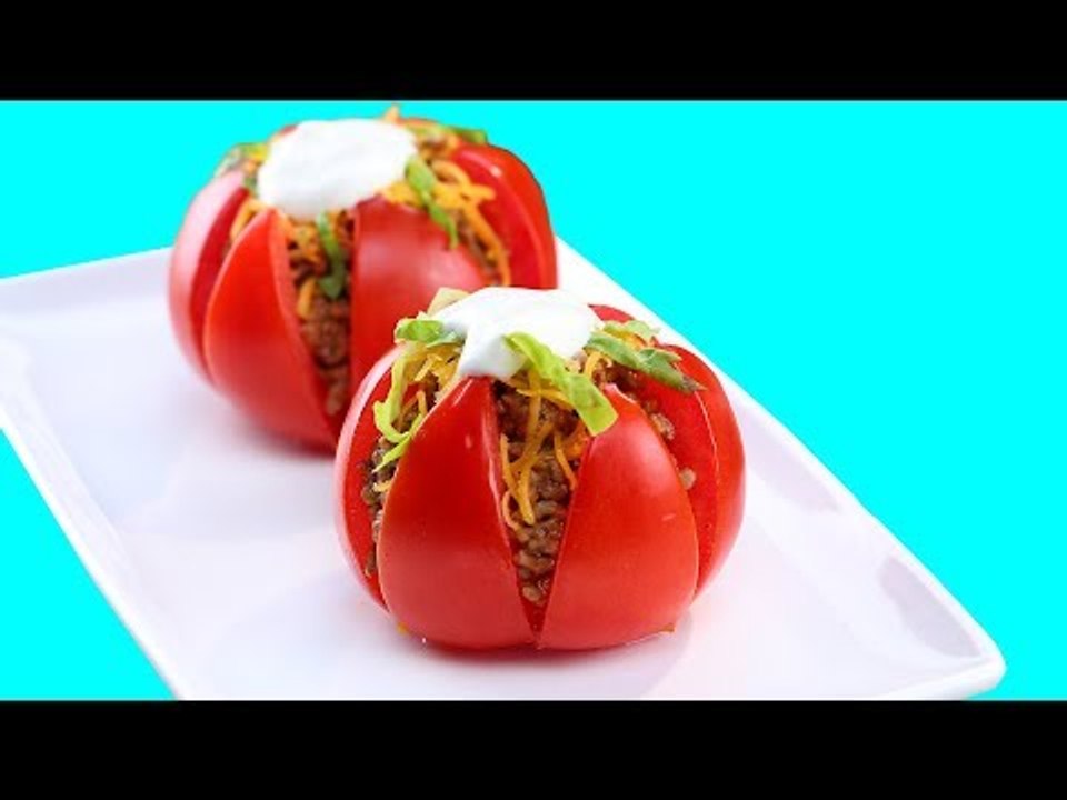 Tomaten gefüllt mit Hackfleisch und Käse - ein mexikanisches Rezept für ein schnelles Abendessen
