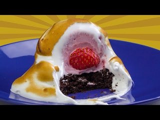 Скачать видео: Gebackenes Eis mit Erdbeere - leckeres Dessert mit diesem Rezept einfach selber machen!