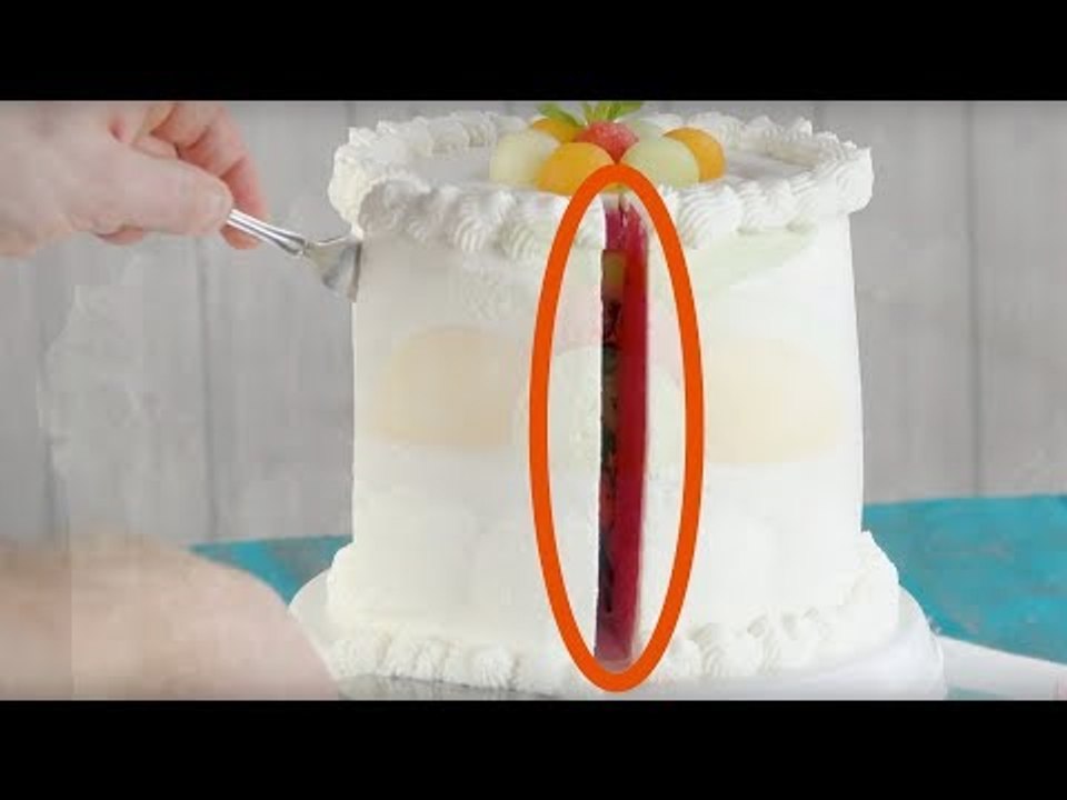 Schneide diese Torte an und die Leute fallen um vor Ve ...