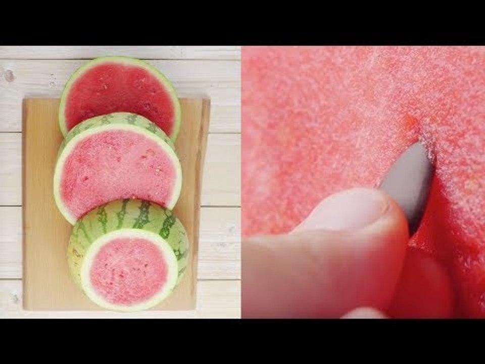 Schneide die Melone in 3 dicke Scheiben. Am Ende rufen alle WOW!!!