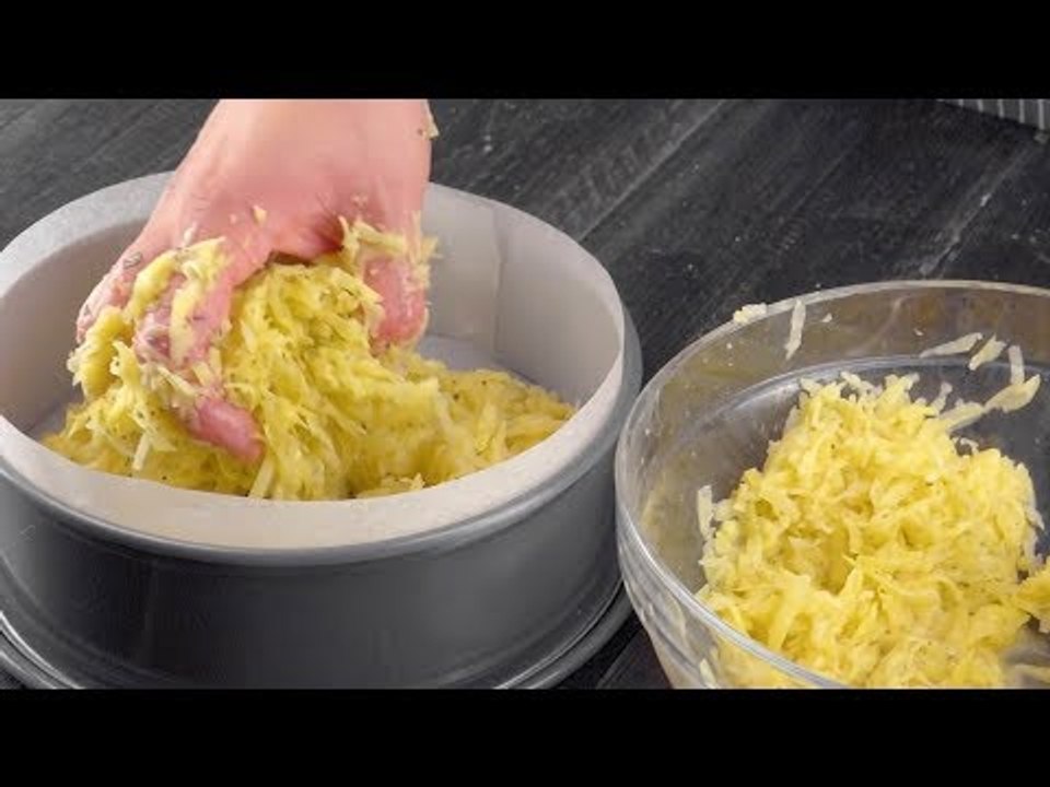 Lege die Form mit Backpapier aus. 25 Min später, wird dir das Wasser im Mund zusammenlaufen.