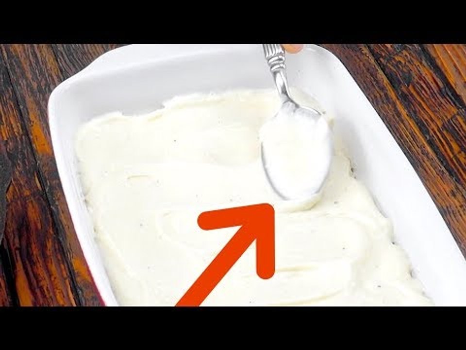 Als er das seinen Gästen auftischt, ahnt keiner, was sich unter dieser Schicht versteckt.