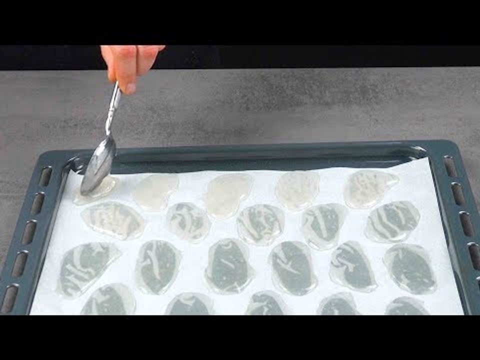 Er streicht flüssige Kartoffeln aufs Blech. Nach nur 4 Stunden isst er „Glas“