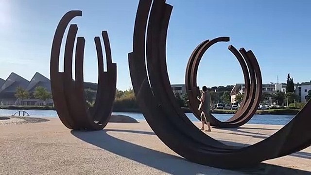 Un point de vue des œuvres de Bernar Venet exposées à Martigues.