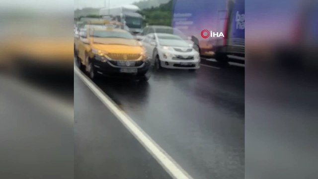 Eyüpsultan’da tartıştığı sevgilisini arabadan atarak yerlerde sürükleyen adam dehşeti yaşattı