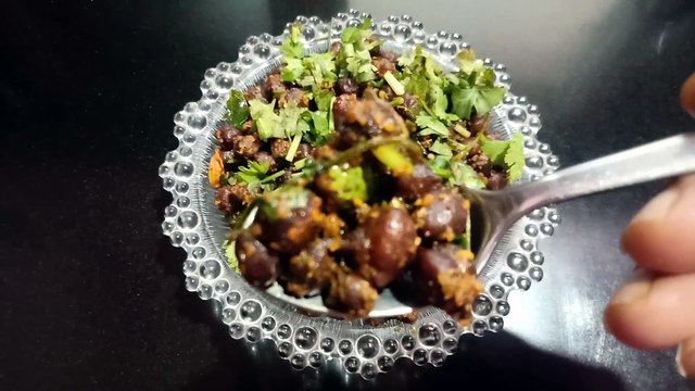 Easier method of making spicy dry chickpeas/kaale chole