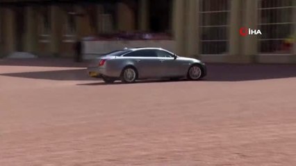 - Boris Johnson hükümet kurma görevini aldı