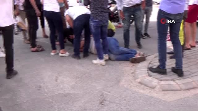 Trafik kazasını gören sağlık görevlisi yaralıların başından ayrılmadı