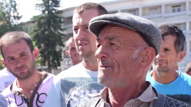 Ersekë, banorët protestojnë: Qeveria na harroi, jetojmë në mjerim - Lajme - Vizion Plus