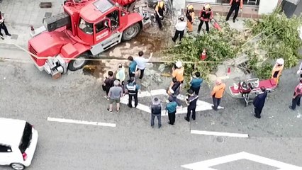 부산에서 10t 크레인 상가 덮쳐 3명 부상 / YTN