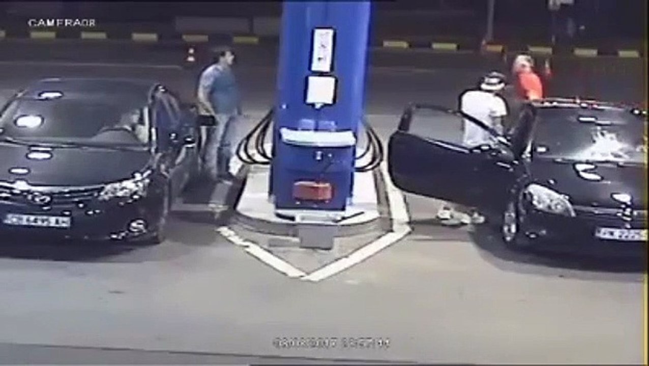 Si rifiuta di spegnere la sigaretta in una stazione di rifornimento. Quello che succede è davvero inaspettato!