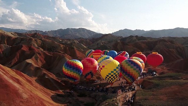 Радужные горы с высоты птичьего полета