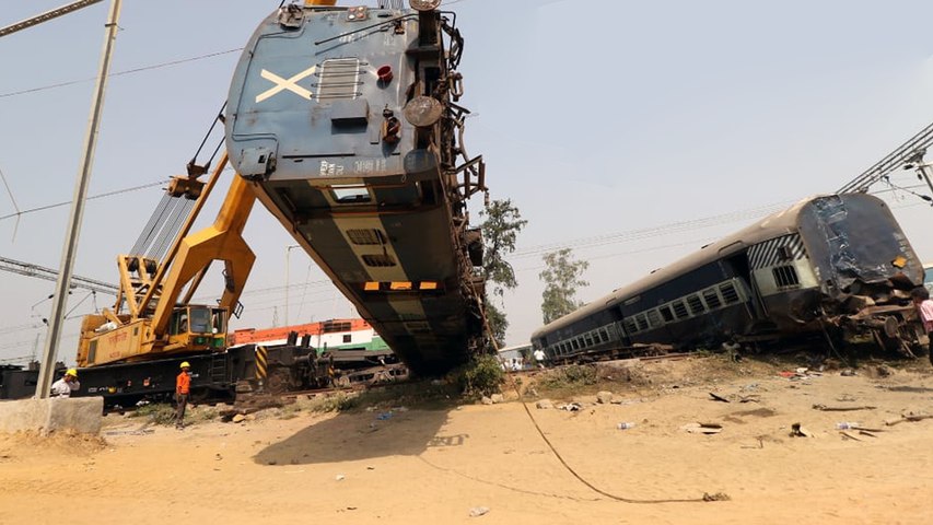 At least 7 dead, over 35 injured as the New Farakka Express derails near UP’s Rae Bareli