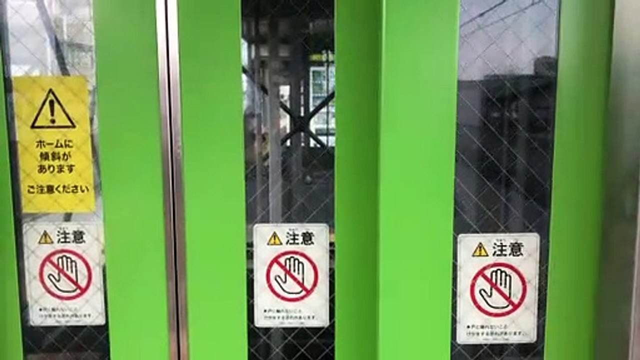 エレベーターに乗る