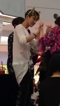 170701 iKON Fansign Hanbin Focus High Five and Ending