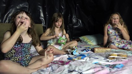 Sophia, Isabella e Alice Brincando a Noite