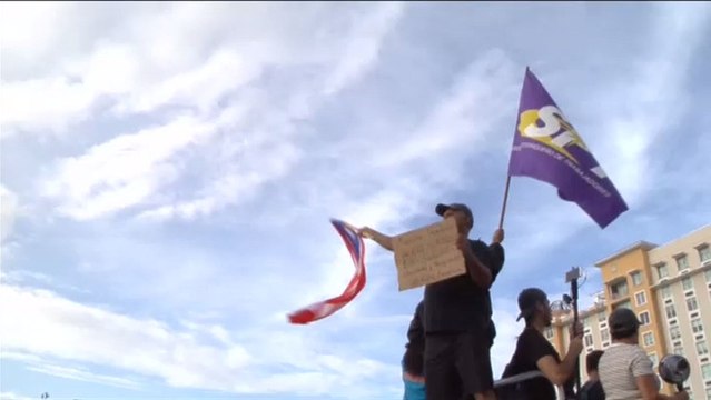 Miles de personas piden la renuncia del gobernador de Puerto Rico Ricardo Roselló