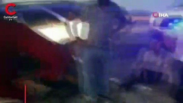 9 kişinin bindiği otomobil traktörle çarpıştı: 12 yaralı