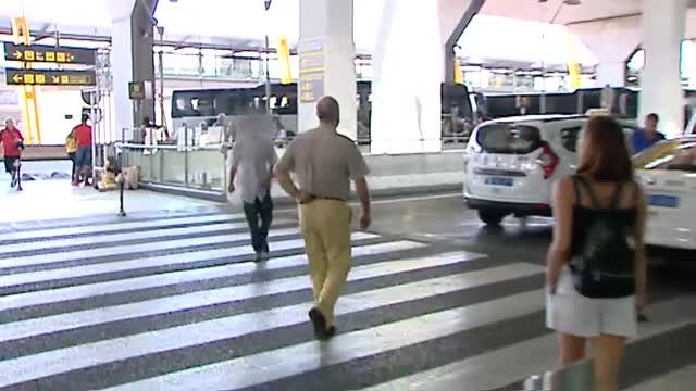 Pillado en Barajas el estafador lastimero