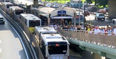 Zeytinburnu'nda arızalı metrobüs yoğunluğa neden oldu
