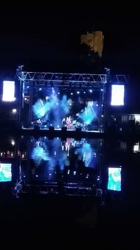 AGDE - Première scène flottante de la saison sur le plan d'eau devant la cathédrale