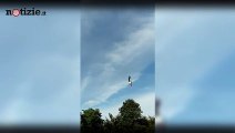 Bungee jumping da incubo: si lancia e finisce nel vuoto | Notizie.it