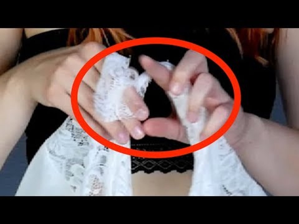 Elle fait ce simple mouvement de la main. Après ça, son dressing est inutile.