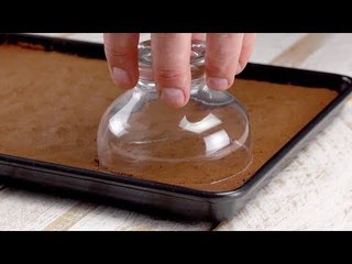 Firmly Press The Glass On The Sheet Pan – You Can't Even Imagine How Beautiful It Will Be