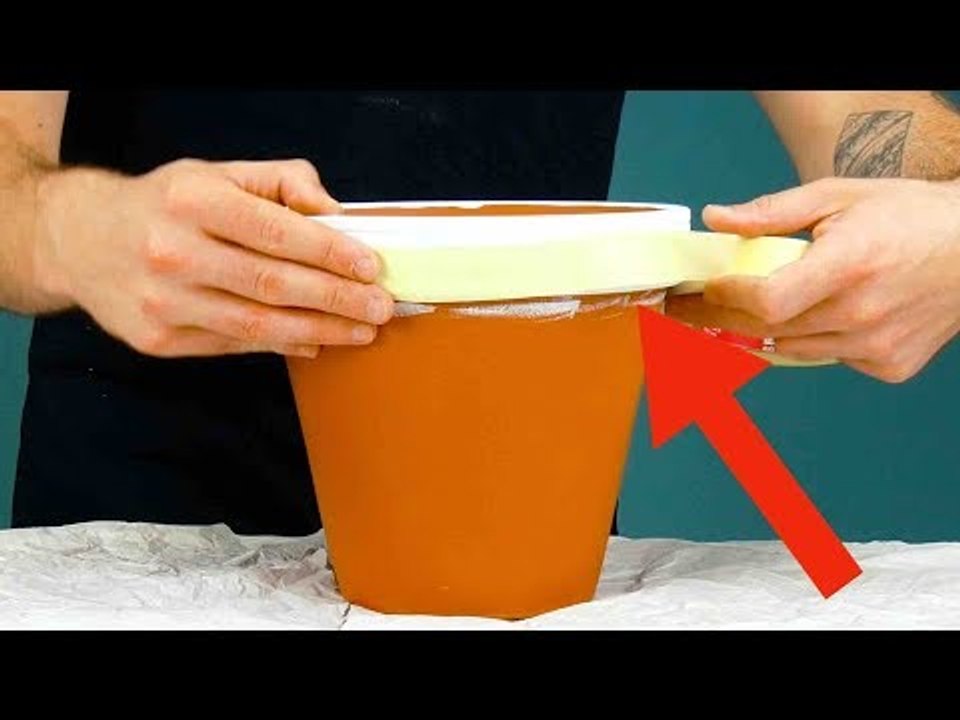 Stick Masking Tape On 3 Flower Pots – These Are The 7 Best Summer Tips Ever!