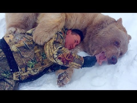 O casal o encontra na floresta. 23 anos depois ele come...